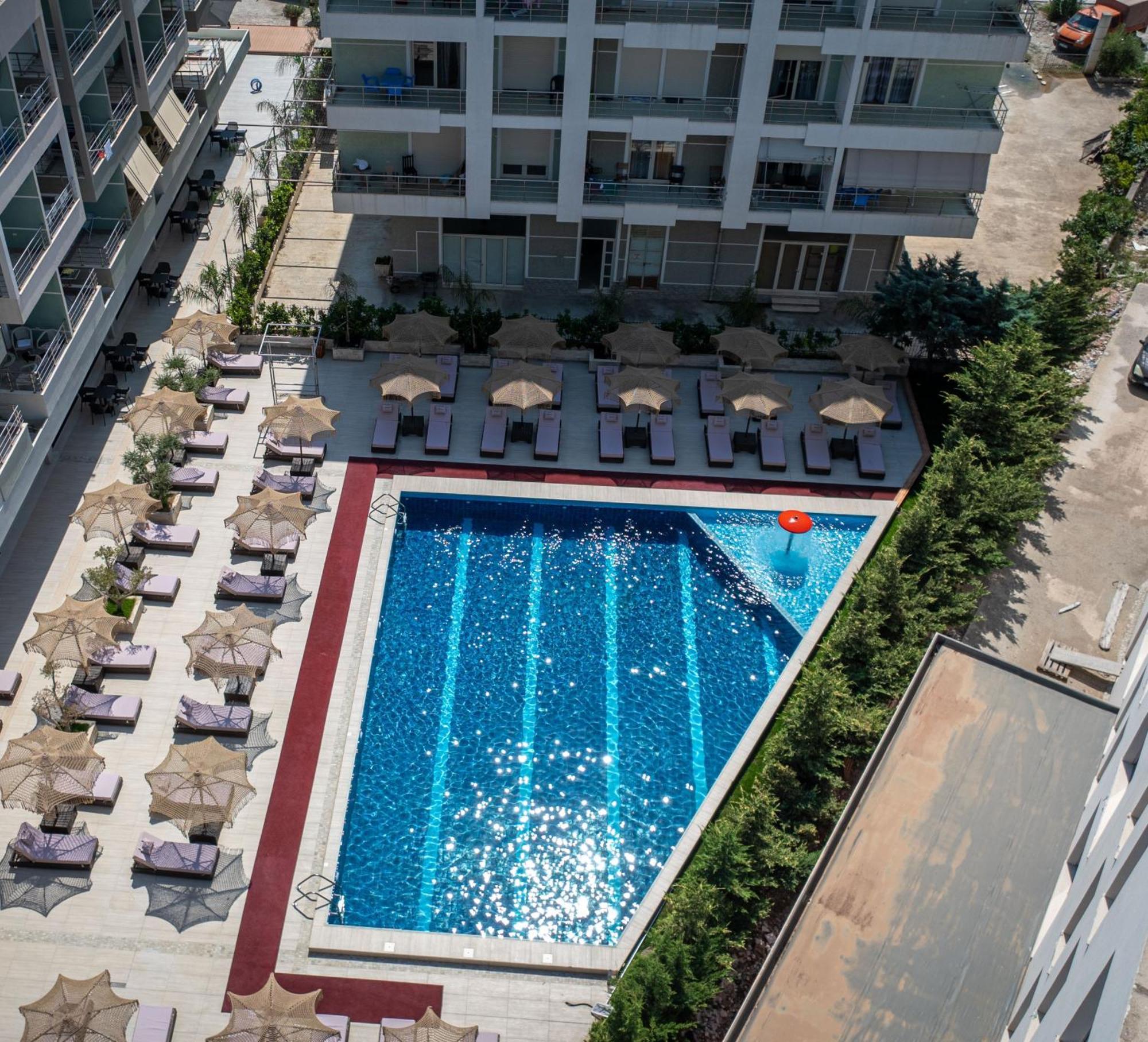 Gest Hotel Radhimë Exterior foto