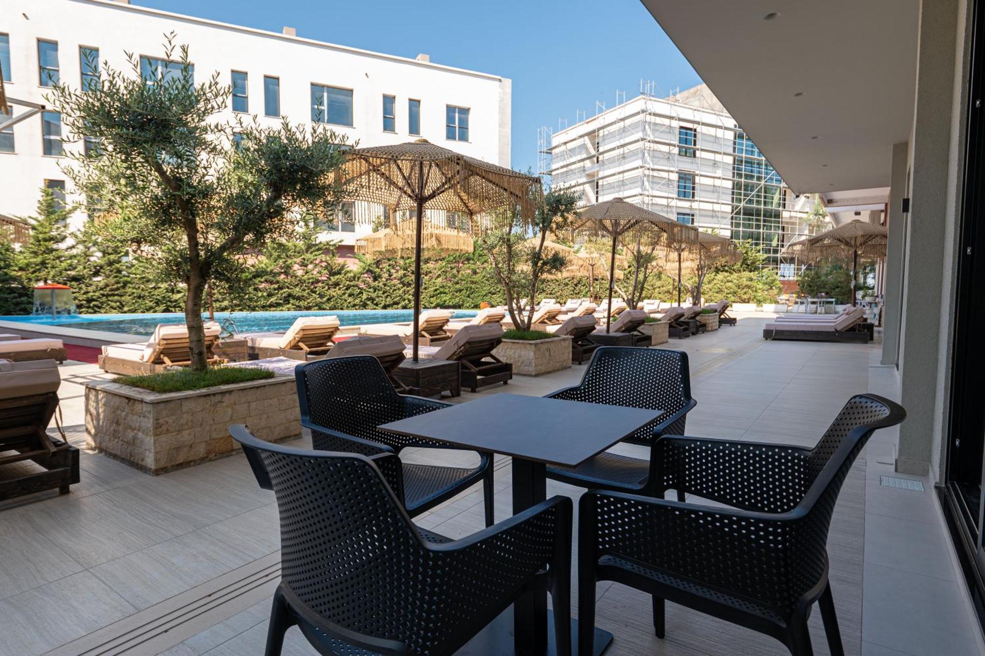 Gest Hotel Radhimë Exterior foto
