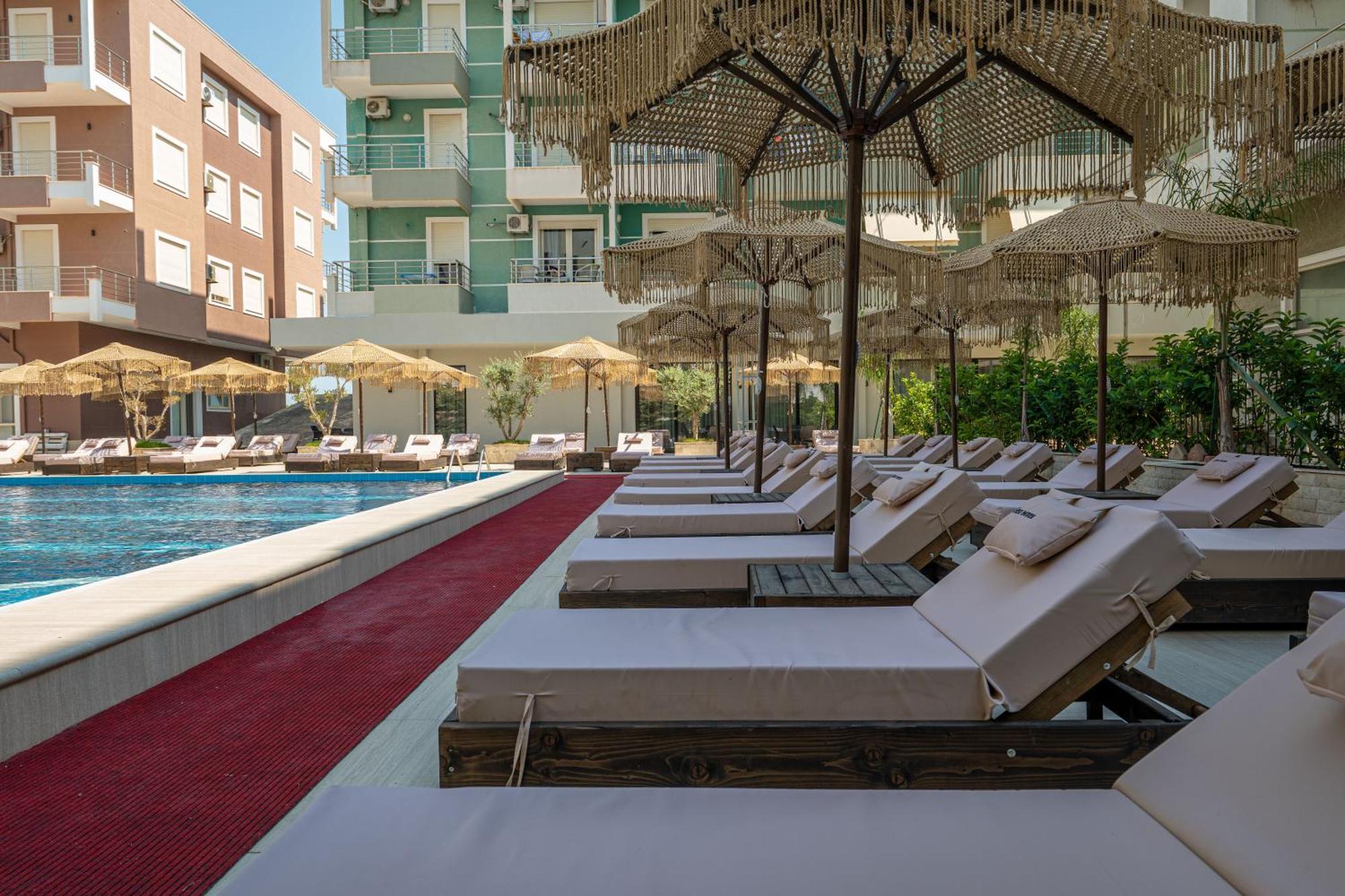 Gest Hotel Radhimë Exterior foto